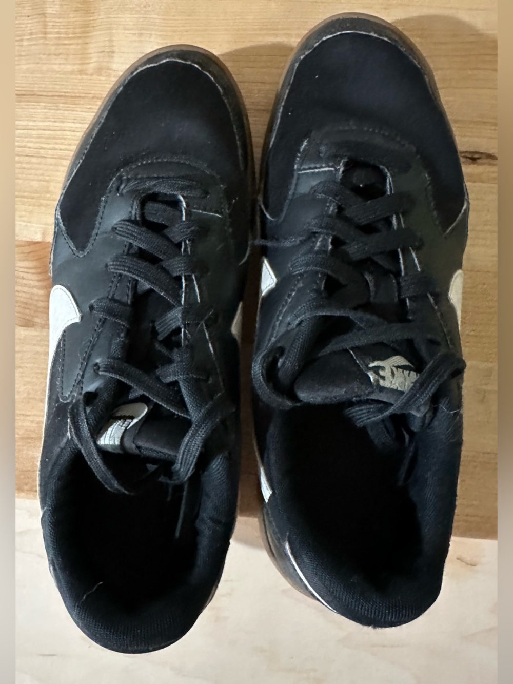 Nike Black Men's Low-Top Sneakers with White Swoosh